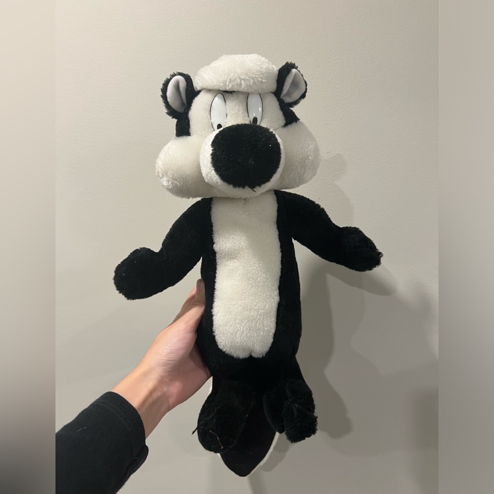 Vintage Pepe Le Pew Skunk plush 1990s Warner Bros. Looney Tunes